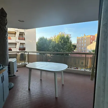 Charming Corner 2 Of 51 M2 In * 昂蒂布