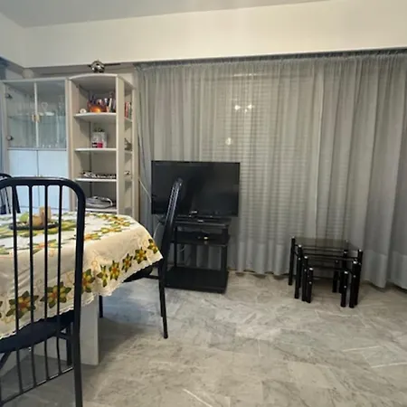 公寓 Charming Corner 2 Of 51 M2 In 昂蒂布